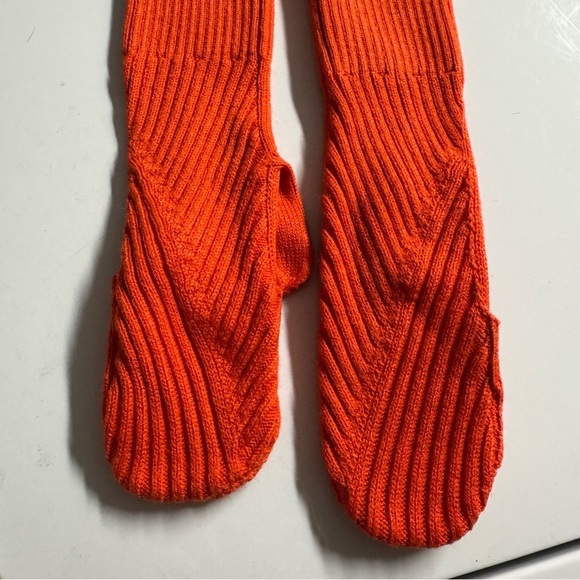 Lululemon mittens gloves red ribbed - Picture 2 of 7
